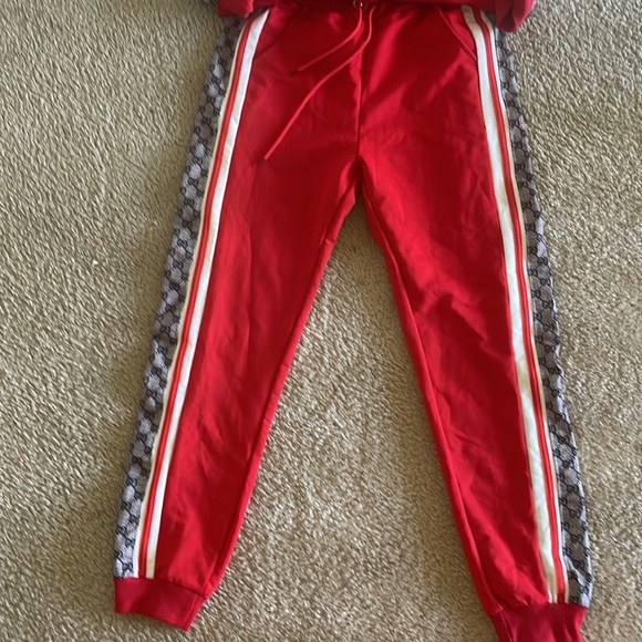 Red stylish track suit - Picture 4 of 9